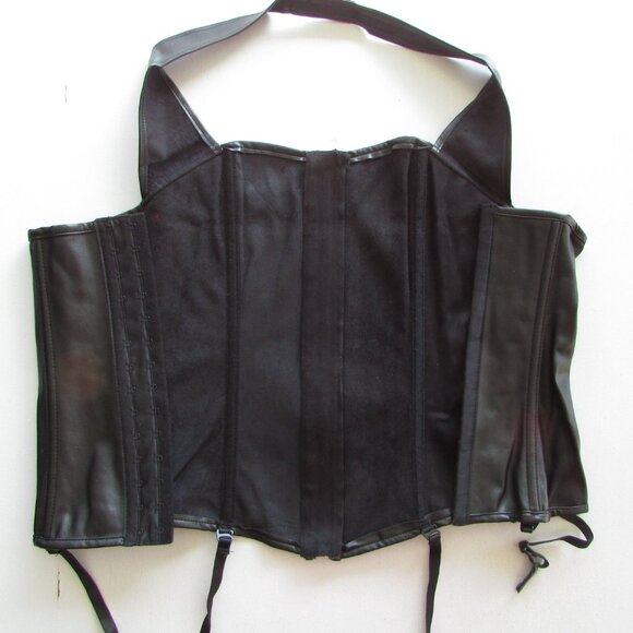 Black Faux Leather Zip Front Halter Corset Set - NEW - Picture 6 of 8